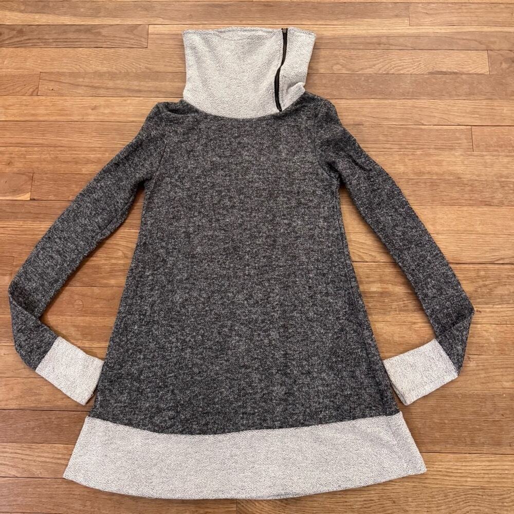 Mon Ami Women's Gray Colorblock Cowl Neck Tunic Sweater - Size Small
 b81